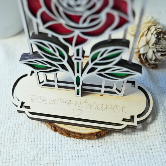 "Örök Rózsa" – Kézzel Festett Fa Asztali Dísz Nőnapra