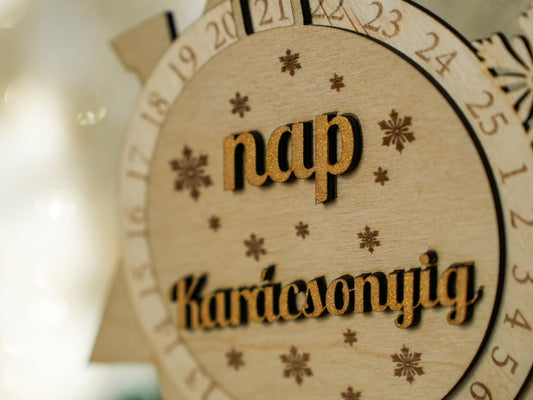 Zsempiri "Várakozás" – Interaktív Fa Visszaszámláló Házikó