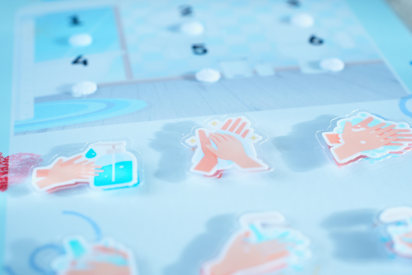 Picurkalandok: Montessori Ihletésű Készségfejlesztő Könyv – "Emberek és Járművek" (3-5 év)