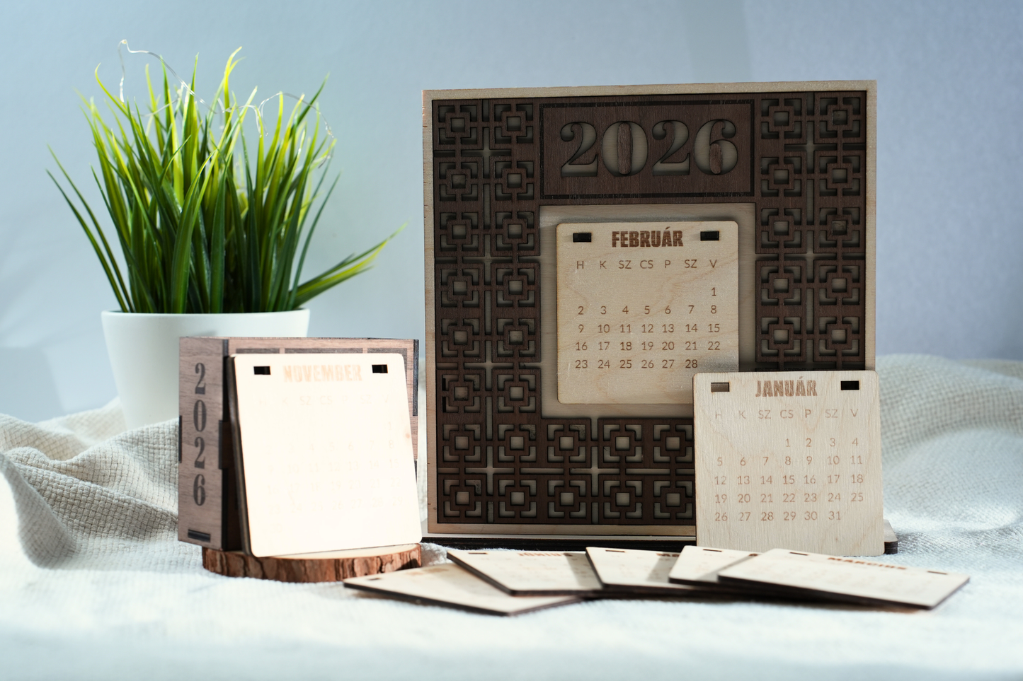 Geometrikus Fa Asztali Naptár 2026 – Cserélhető Hónapokkal