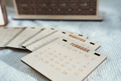 Geometrikus Fa Asztali Naptár 2026 – Cserélhető Hónapokkal