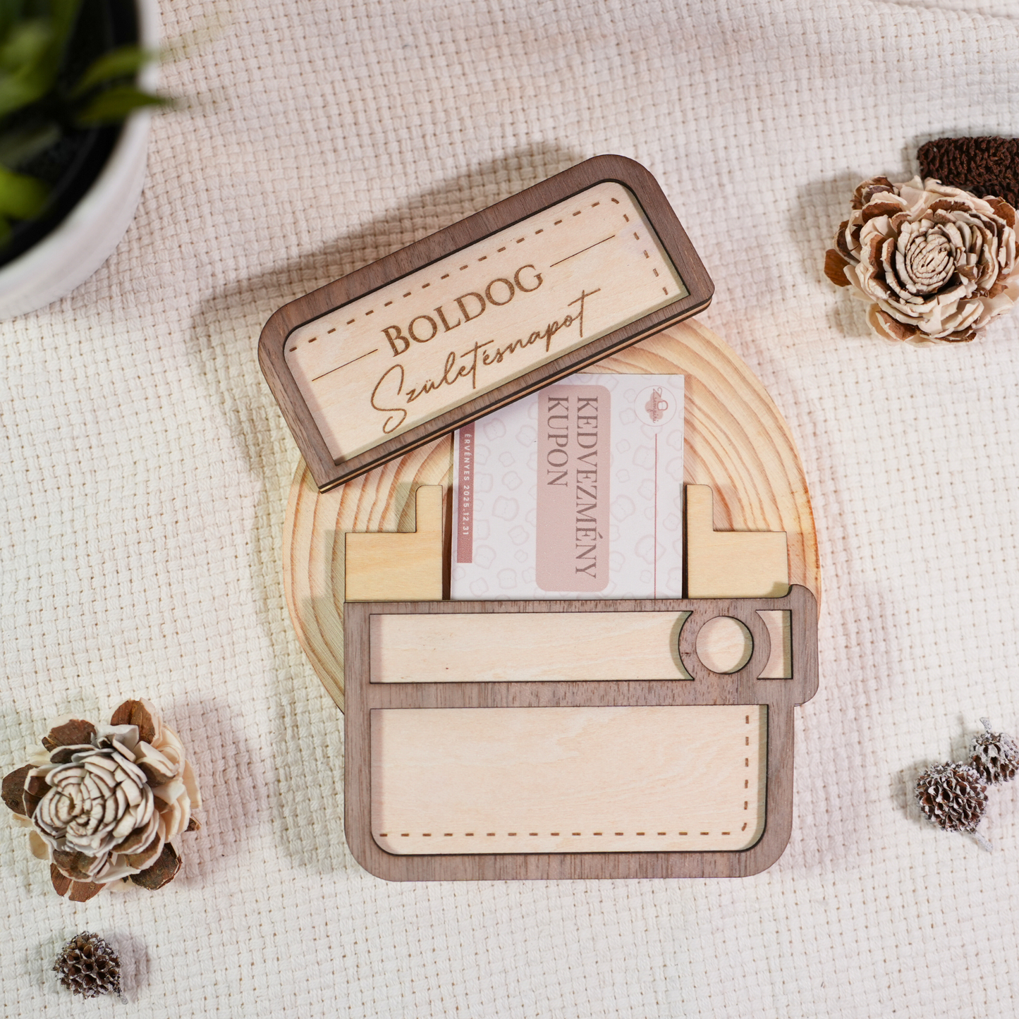 Zsempiri "Zsebre Való" – Prémium Fa Pénz- és Ajándékkártya Átadó