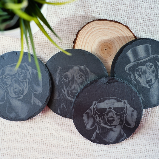 Tacskó Személyiségek - Gravírozott Pala Poháralátét Szett (4 db)