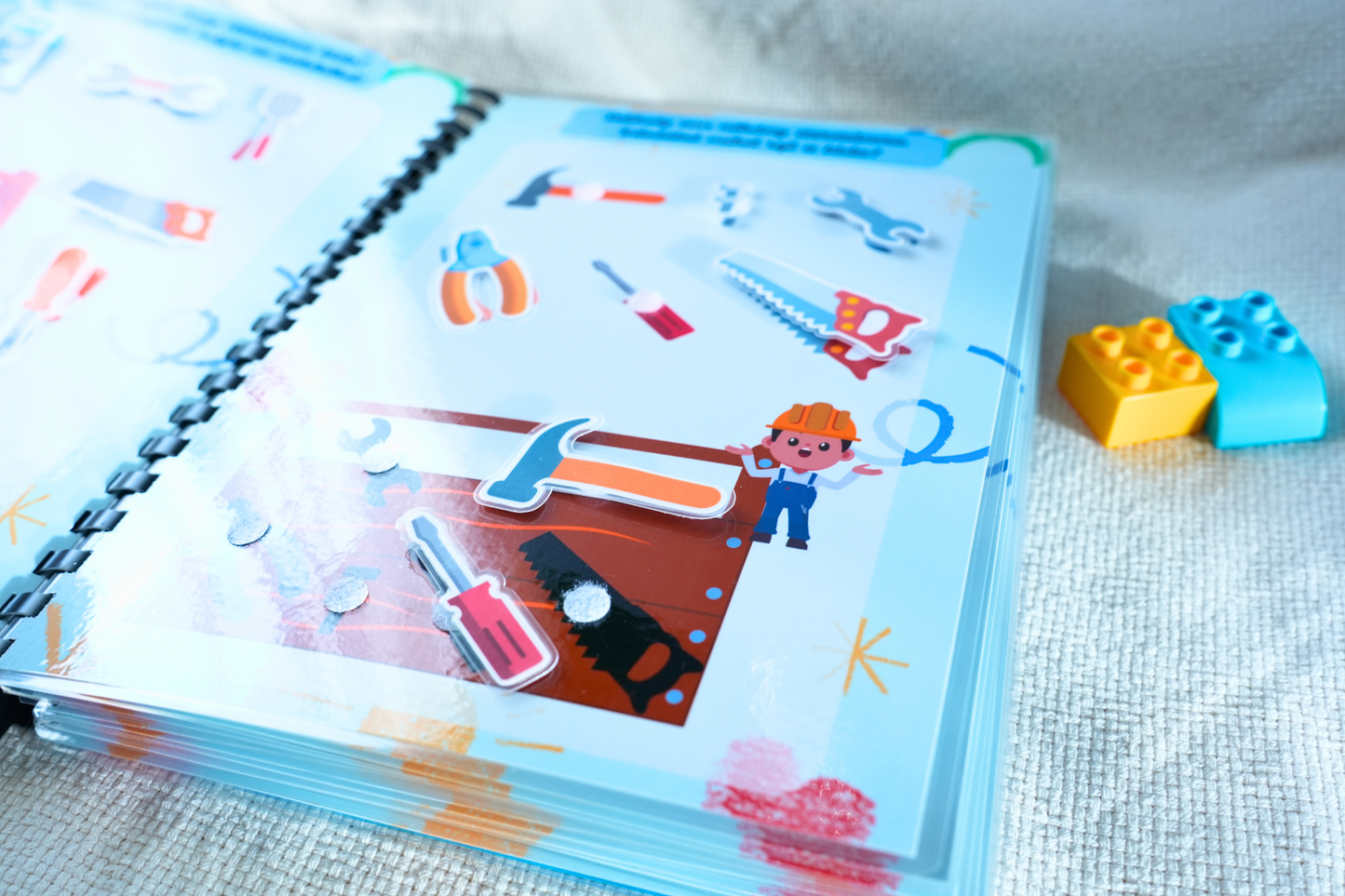 Picurkalandok: Montessori Ihletésű Készségfejlesztő Könyv – "Emberek és Járművek" (3-5 év)