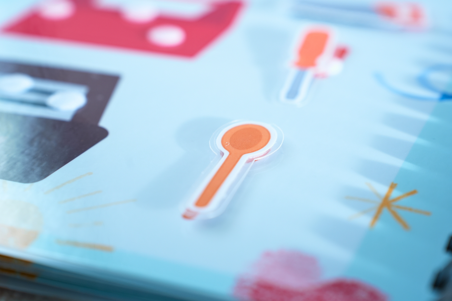 Picurkalandok: Montessori Ihletésű Készségfejlesztő Könyv – "Emberek és Járművek" (3-5 év)