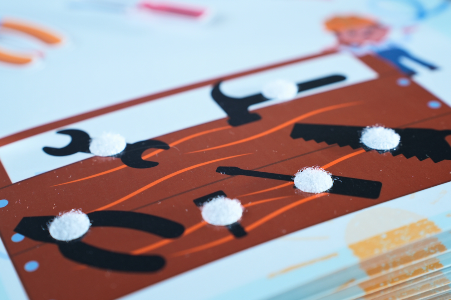 Picurkalandok: Montessori Ihletésű Készségfejlesztő Könyv – "Emberek és Járművek" (3-5 év)