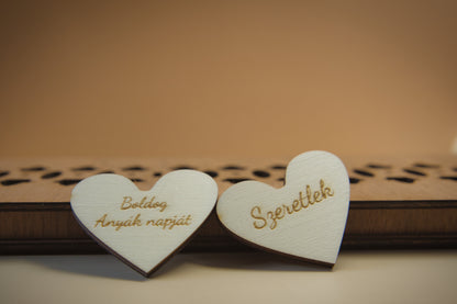 "Örök Rózsa" Díszdobozban – Kivehető & Kiállítható Fa Virág Egyedi Üzenettel