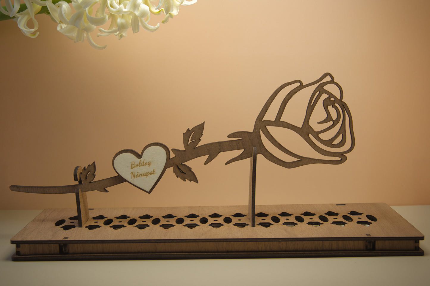 "Örök Rózsa" Díszdobozban – Kivehető & Kiállítható Fa Virág Egyedi Üzenettel